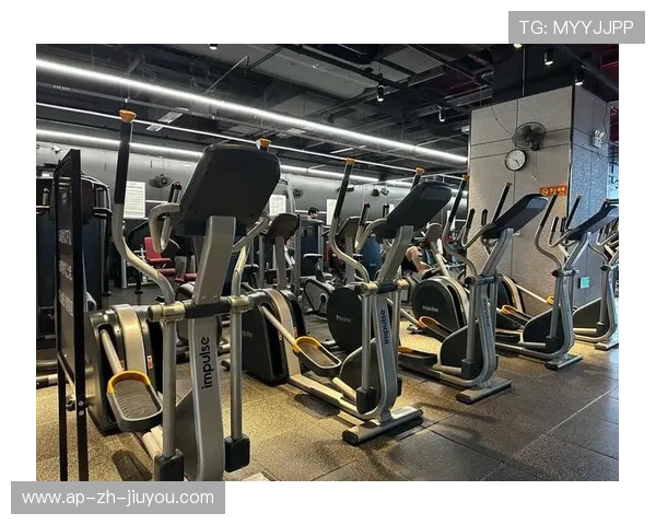 游泳俱乐部扩大成人课程满足城市健身需求
